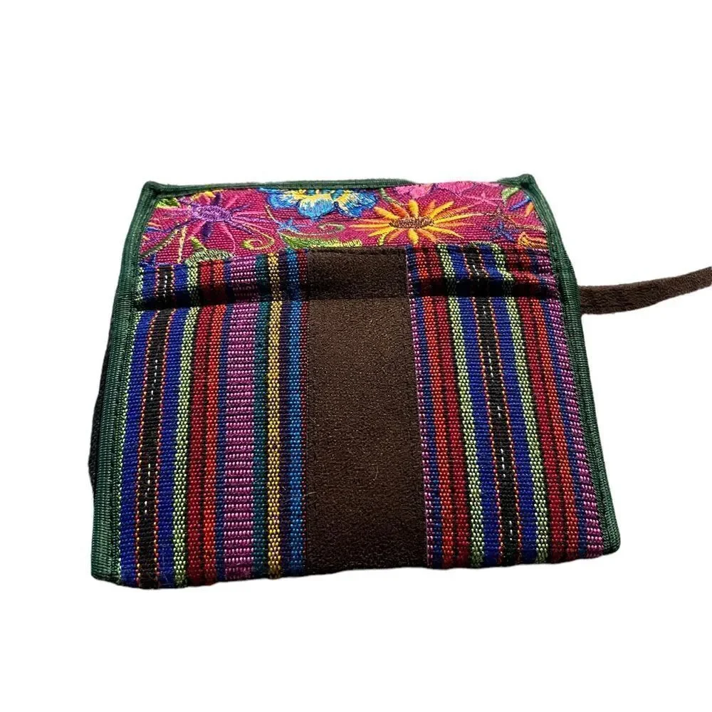 ‎Gorgeous boho wristlet in vibrant primary colors
